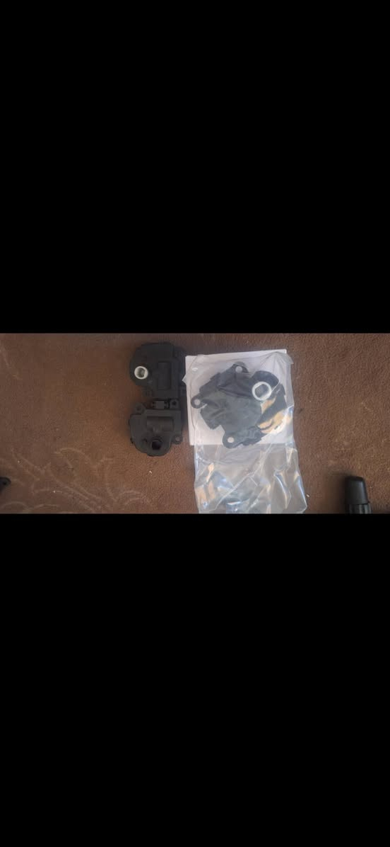 السلام عليكم
دكم سنتر شكل القديم اصلي
دكم جام خلفيه قديم اصلي 
كيلون أبواب اصلي
ماطور بوابة قديم 
قبق دبه حديث 
جوزة تشغيل شكل القديم 
توصيل موجود 
***********
***********
