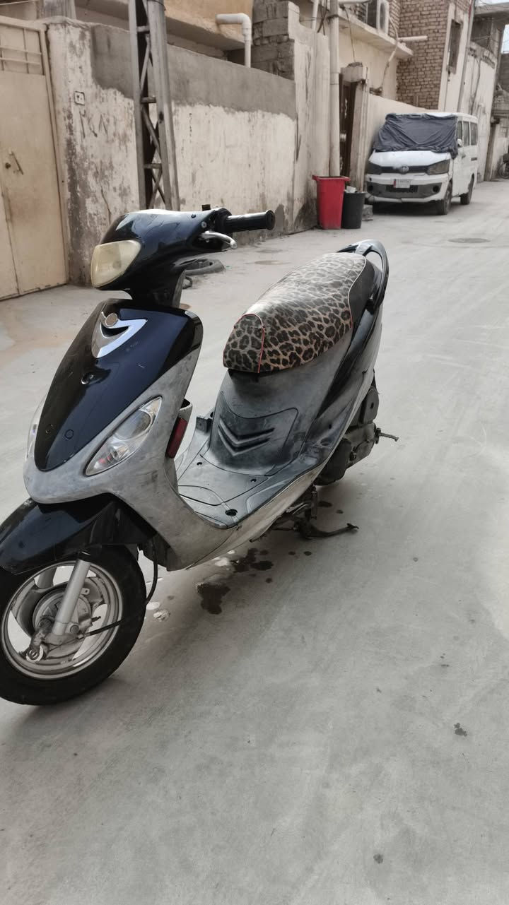 السلام عليكم .. من رخصة الادمن
دراجات اثنين للبيع وحدة ماكس منغولي كاملة ومحركها ناعم بيها بوشة ٥٥ شغالة سلف وهندر السعر ٤٥٠ الف وبيها مجال  والأخرى ماكس بوليسي نوزل مجفتة مرة وحدة  مابيها اي نقص بيها كڤر جديد كلة كامل سعرها ٧٠٠ الف وبيها مجال 
المكان بعقوبة وهذا رقم الهاتف للتواصل ***********
