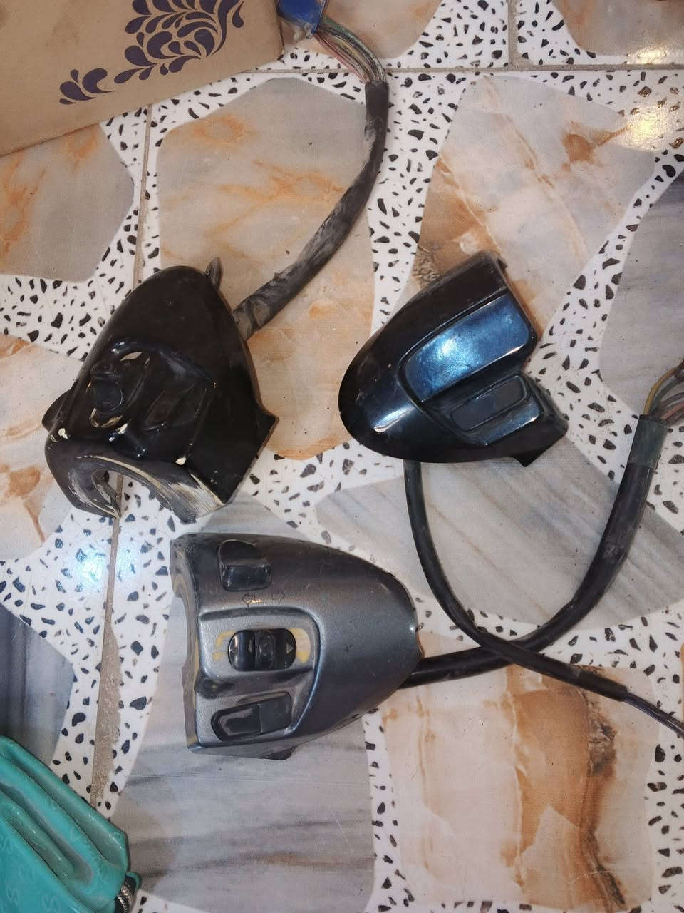 سلام عليكم  غراض سكنس فحل 
بچم سكنس فحل ،،
بچم سكنس نثيه ،
مصدات هوا ،،
مجاميع سكنس فحل 3قطع،،
كشن سكنس،،
دبلات سكنس فحل
عوزهن تچفيت ،،
استيرن سكنس فحل،،
استاند سكنس فحل،،
كفرات اصفاح سكنس فحل ،،
ويل امامي سكنس فحل ،،
ويل خلفي سكنس فحل،،
مكاني الشعب قرب سوق شلال
*********** واتساب
