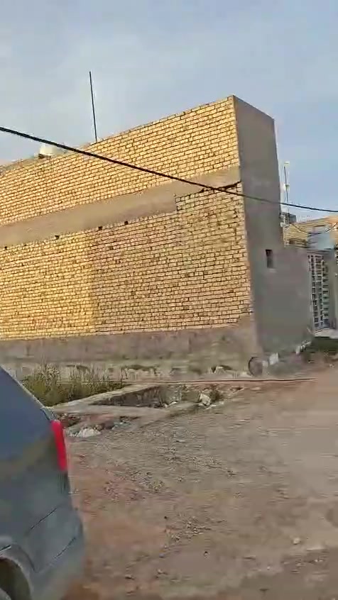 السلام عليكم بيت للبيع العنوان حي النفط الزراعي بي إقرار محكمه  ١٠٠ متر  للاستفسار الاتصال ***********
