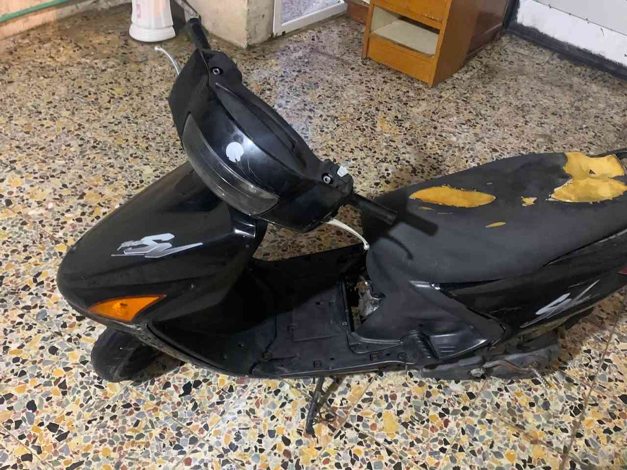 دراجه فراشه كهربائيه شغاله سلف شغال بس يحتاجها باتري وجوزه درجه بيه دخنه وصرحه انه ما عرفلهم خاله اروح بيه للشغل ورجع سعره ٢٧٥بيه مجال للطيبين مكاني البصره القديمه قرب عداديه البصره رقم 
***********
