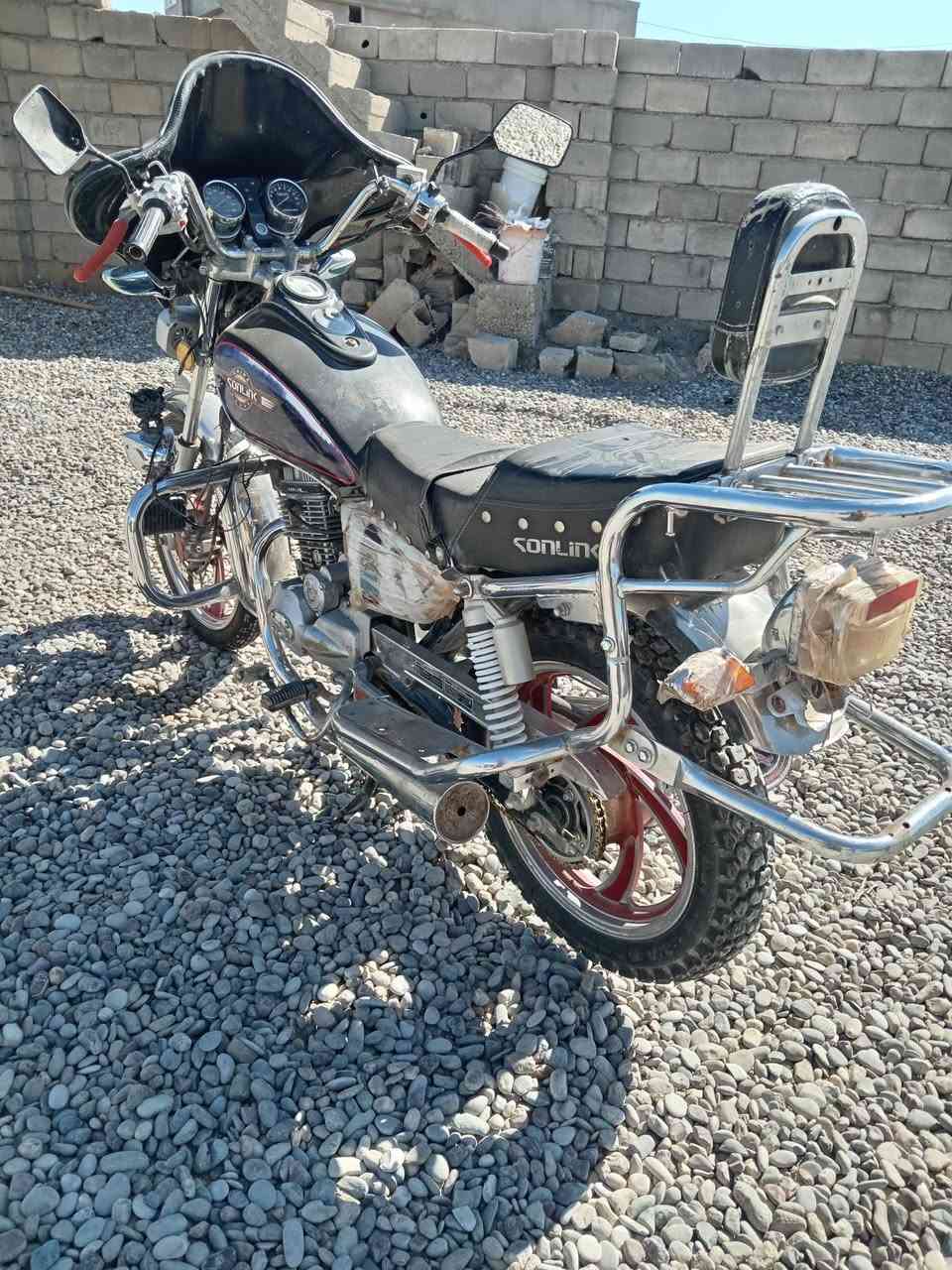 السلام عليكم 
سولنك بلكين موديل 2018 تايرات جدد محرك امبدل بس بستم مايعتبر مفتوح كهربائيات كلها شغاله سلف واحد يشتغل الموطور نضيف مال جناي السعر 600 وبي مجال اترايك بصره الأتصال ***********
