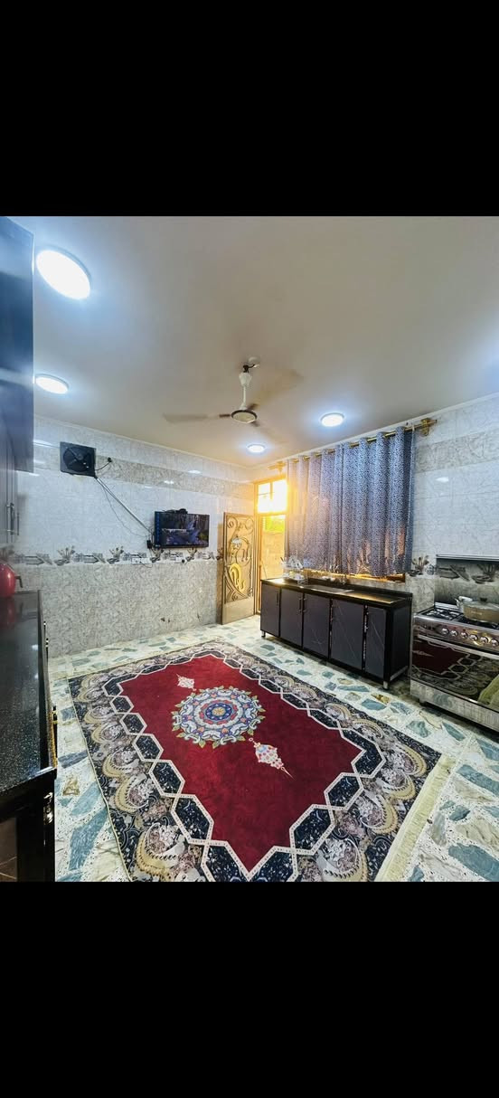 السلام عليكم دار للبيع
المدائن في منطقة الجعاره

شارع عبود التركي يبعد عن الشارع العام 200متر 

يحتوي الدار على

عدد الغرف 2

صاله كبيره

وستقبال

ومطبخ حار و بارد خارجي خلف البيت 

وصحيات داخليه وخارجيه

مخزن خلف البيت 

البيت طابق واحد

المساحة الكليه 564م

مساحة البناء 200

الاستفسار

***********

وتساب وتصال
