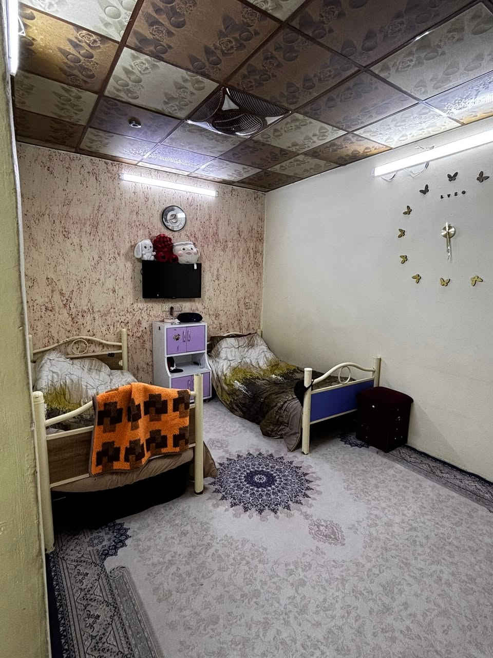 ‏سلام عليكم دار للبيع 100 متر مربع موقع كركوك سعدن مركز عروبة بين القادسية والنصر رقم ￼بلدية غرفتي النوم استقبال المطبخ مفتوح وبيت مخزن فوق سعر 70 بي مجال ***********￼
