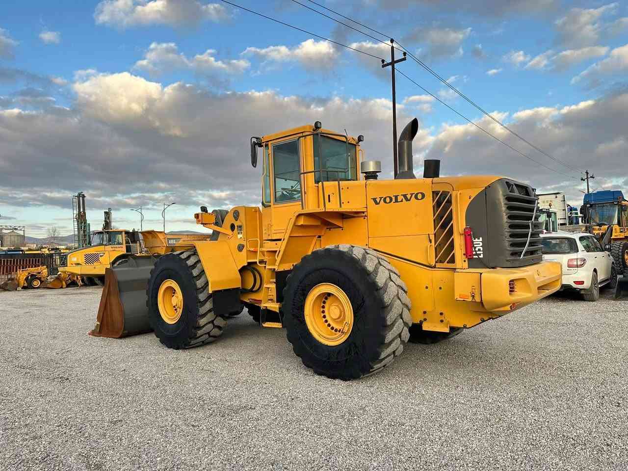 شفل فالفو للبیع دخول جدید بدون سبوغ
شۆ ڤل فالفۆ تا زە داخل بووە  بۆ ڤرۆشتن 
حجم : L150E 
مدیل : 2006
سعات : 13000
رقم : فحص موقت بصرە
بۆ زانیاری زیاتر :  ***********
