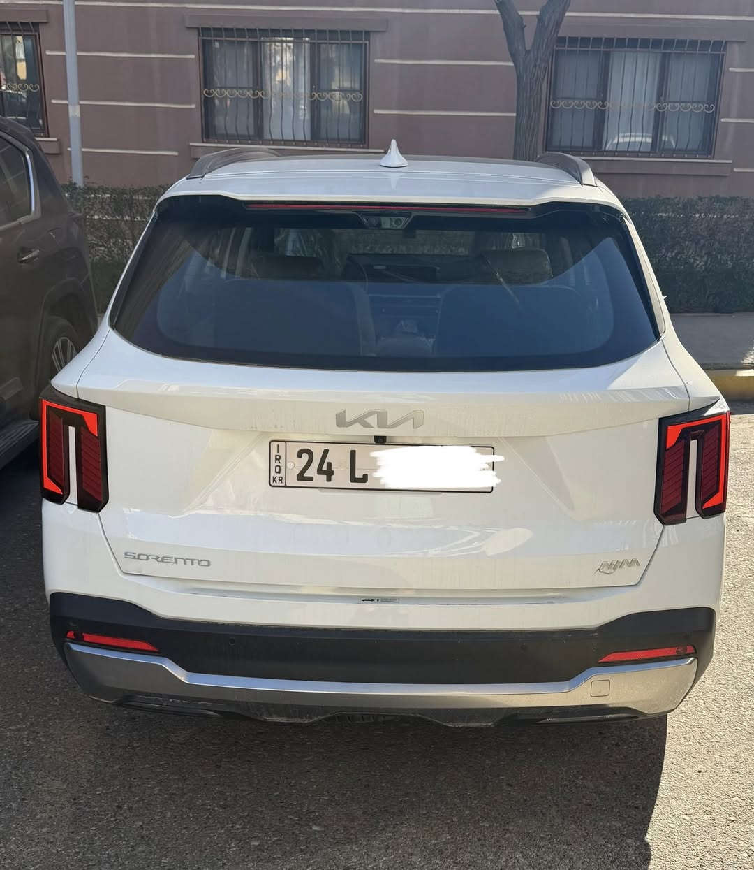 السلام عليكم
كيا سورنتو 2024 
خليجي وكالة كيا نيم داخل الضمان 
ماشيه 5000 
فول مواصفات vip 
بانوراما 
5كامرات
كشن vip منفصل
كشنات اخير كهربائي 
بردات خلفيه 
تشغيل عن بعد 
صندوق كهرب 
ابل كار بلي لاسلكي 
3 قطع تبريد 
مرايا كامره 
اوتو هولد 
شاشه كبير 
وبعد بيها هواي مواصفات 
مكان السياره دهوك 
للاستفسار *********** 
سعر 375 وبيها مجال بسيط
