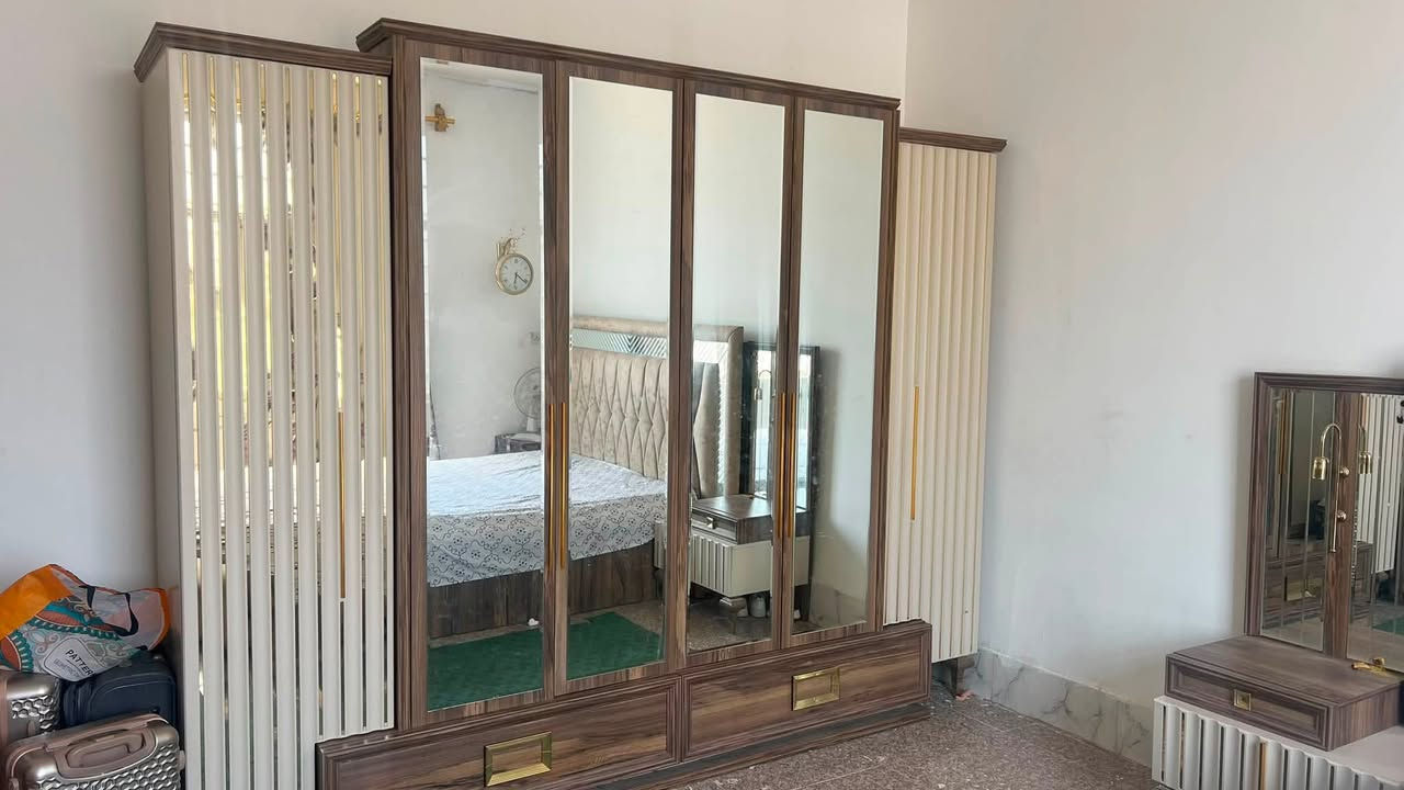 سلام عليكم 
غرفه نوم النوع تركي درجة اولى 
مدة الاستخدام 5 اشهر فقط 
تحتوي على 7 قطع بعده جديده الغرفه ماخذيه من 
بك هاوس بالحولي مال كربلاء اخذناه 4500 الف 
السعر الحالي 2250 الف للاستفسار 
***********
