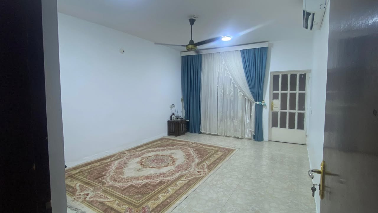 🏘🏘بيت للبيع ديالى خانقين / توله فروش فرع ماجد ابو سمك مسكوف زراعي حكومي مقدمين معاملة للبلدية مساحة 140 متر واجهة 7 والنزال 20  طابقين 
طابق الاول 
استقبال كبير وصالة ومطبخ كبير ومجمع صحيات داخلي وخارجي وكراج سياره 
طابق الثاني 
2 غرفة نوم واحد منهم ماستر وصالة 

السعر / 78 مليون بي مجال 

للأستفسار اكثر اتصال بالارقام فقط 
***********
***********
مكتب فريا موفق للعقار
