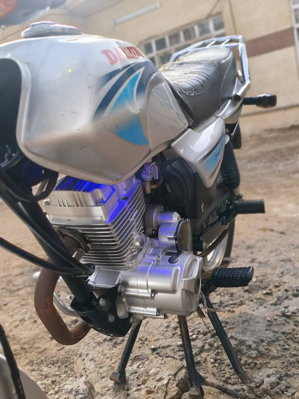 سلام عليكم دايون عظم موديل 2020
الدراجه احلا من الصورة محرك وكاله مامفتوح برغي منه كهربائيات كلها شغال 
الدراجه اوراق أصولي 
للتواصل *********** 
مكاني شارع الابراهميه قرب شركه الفضلي للتجاره
