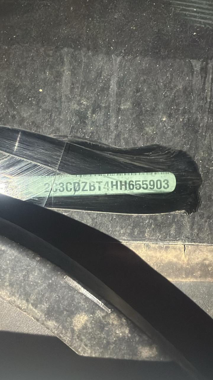 بيع مستعجل 
السلام عليكم جالنجر Rt 5700 2017
3 قطع صبغ بدون دواخل بشرط 
رقم اربيل تحويل مباشر 
رقم صاحب السيارة 
 0776 376 4501
