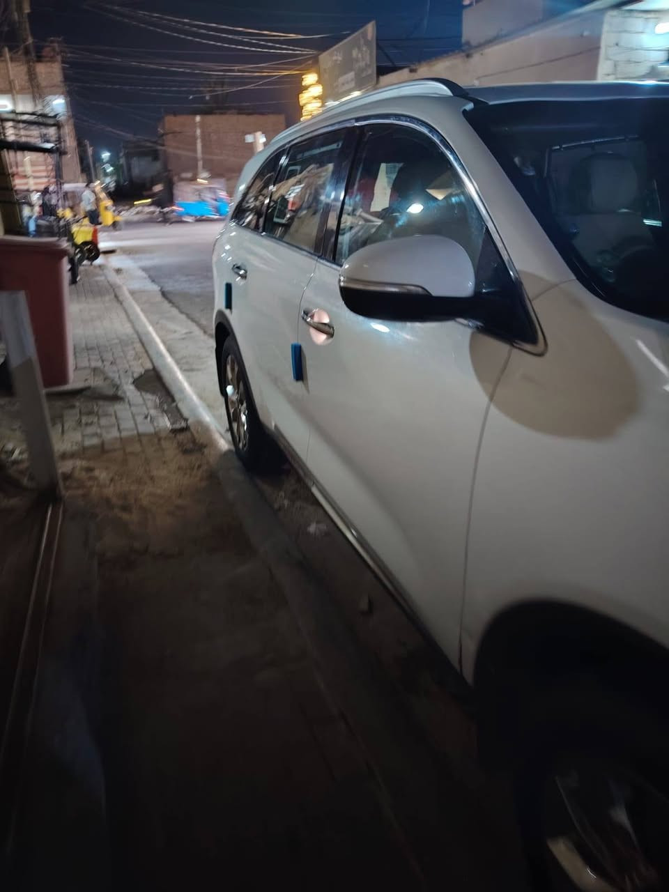 سلام عليكم لبيع سورنتو خليجي موديل 18 كفالة عامه بيه حالوبات قليل سته اسلندر سيعه راكب رقم قادسيه  انكليزي بيع مستعجل مكان كربلاء حي الغدير  رقم  ***********
