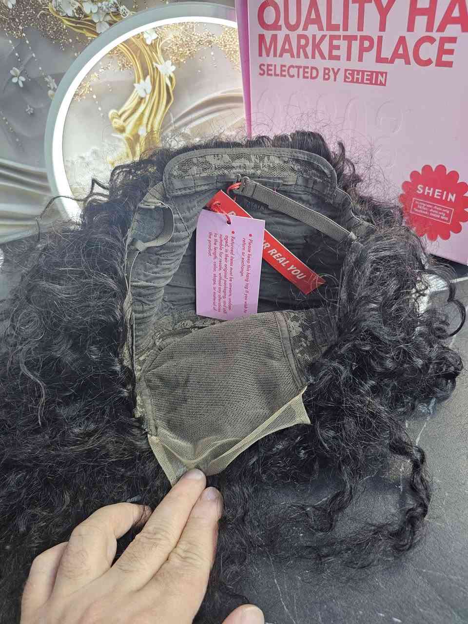 شلعة باروكات وخصل العدد الكلي 30 قطعة
قيم اذا السعر مناسب بالعافية.


**إذا كنت صاحب هذا الإعلان وتريد حذفه لأي سبب، رجاءا أرسل رسالة إلى الدعم الفني**