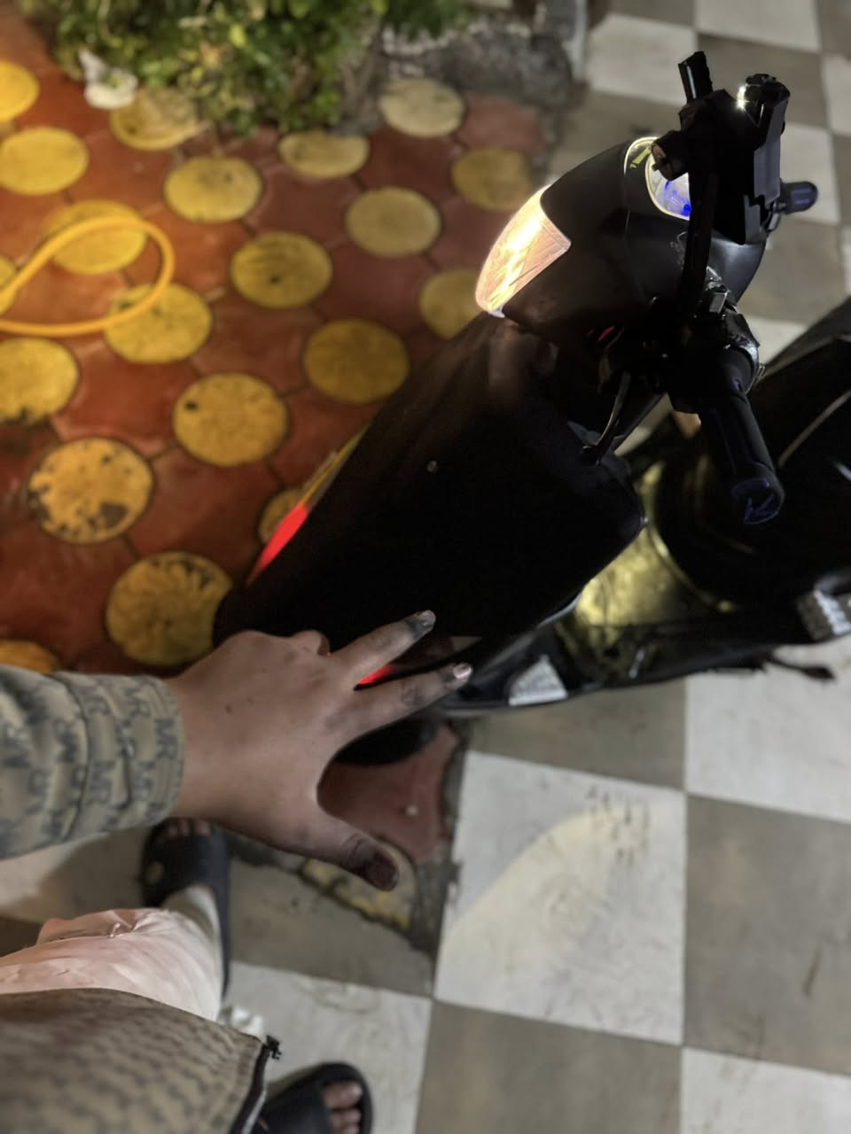 السلام عليكم شباب اليوم اجتني ماكس عدله للبيع امانت الله الماكس نضيفه ما مفتوحه بوشه 49 الدراجه مال رمبه ماخذه من الحاويه الدراجه نضيفه كلش شلعه ومعدل الكهربائيات كلهن شغال ماكو شي طافي الدراجه كامله ما بيه نقص برقي 
(السعر خاص ). رقم الاستفسار  ***********
