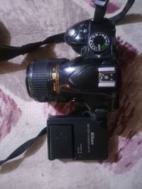 نيكون 3200 • شغالة • عدسه عاطله