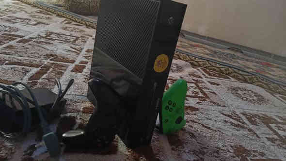 اكس بوكس ون فات نضيف جداً ما واصل مصلح ما مفتوح وما بي أي خلل شرط مع الضمان 
كامل الملحقات مع جوستك بلادي اسود مع جوستك الخاص ب اكس بوكس سيريس اكس /وأس  الاصلي بالشرط سعرها وحدها 50 الف 
منزل بيه GTA5 , فيفا 25، call of duty مودرن وارفر ،اساسن كرين نسخة مصر مع العاب اخرى
سعر 180 وبي مجال بسيط…..
مو شراب لاتكسر بل سعر
للتواصل واتساب 
***********
