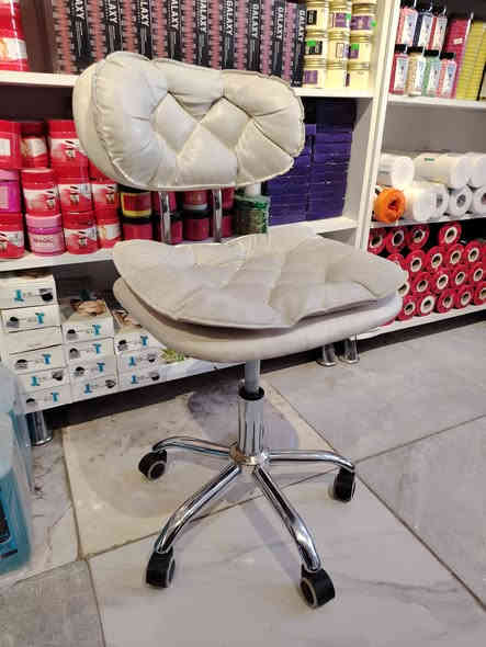 السلام عليكم ورحمة الله وبركاته. يوجد اثاث مستعمل للبيع للتواصل واتساب ***********. 2. حي العامل شارع المستوصف قرب صيدليه الساقي تواجدنا من 10 صباحا الئ 10 مساء اهلا وسهلا أصدقاء الأعزاء.
