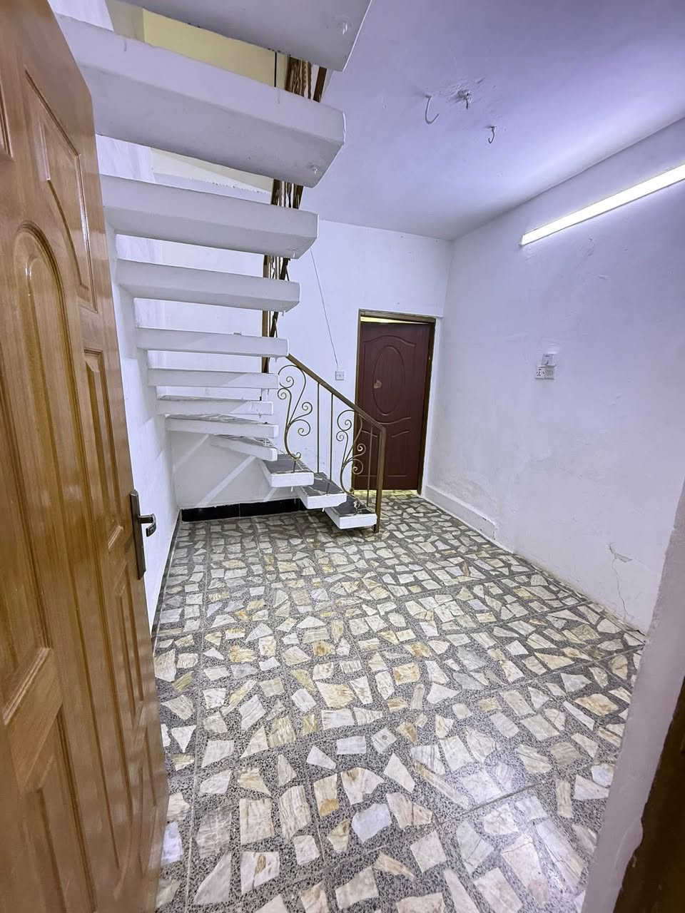 للأي/جار✅
70م.  
يحتوي على استقبال+صاله+مطبخ حار بارد+غرفة نوم واحدة
الموقع📍الشعب-خلف النادي العربي
🔶السعر:500 وقابل للتفاوض

مكتب الثقة للعقار
حي اور-شارع نادي النفط-مقابل مركز سناريا لطب الأسنان
***********📳
***********📳

