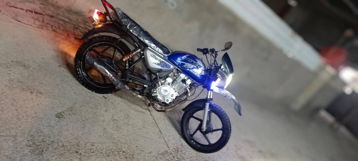 السلام عليكم
للبيع بوكسر 2018 

مرقمه سنويه باسمي 
السعر 1,500,000

محور مكينة ستوته 2025 

للاستفسار 

***********

***********
