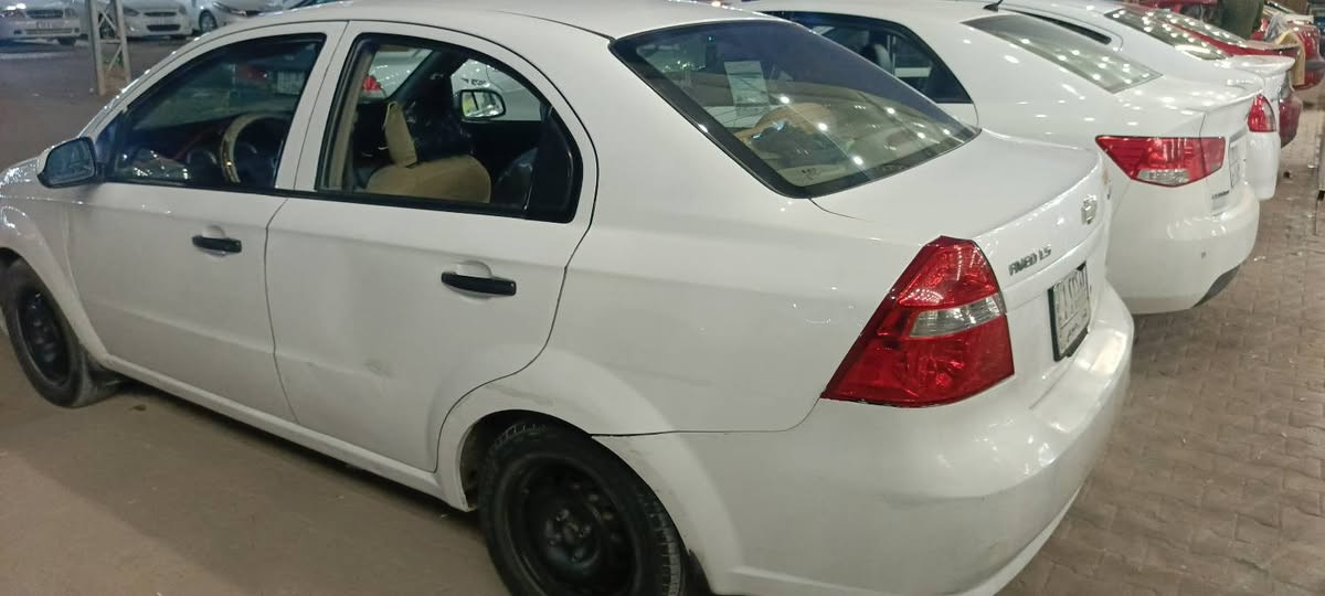 السلام عليكم
افيو ٢٠٠٩
مكينه مفتوحه
خليجي كير أوتوماتيك
بيها قطع صبغ بس ابيع احزام بدون تبديل بدون دواخل 
سنوية بسمي لل ٢٩
مكاني نجف 
***********
68 وبيها مجال
