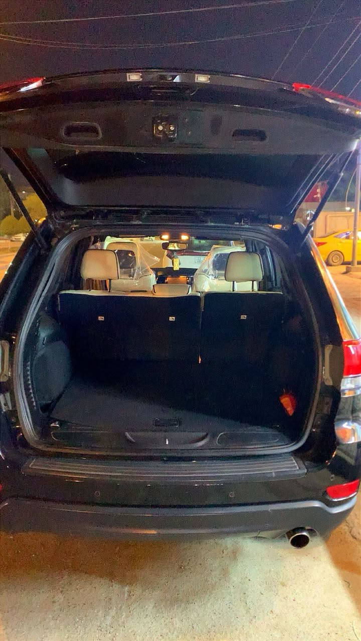 سلام عليكم جيب لاريدو امريكي 2017حادثه جاملغ الأيمن فول مواصفات ماعده الفتحه 6 سلندر وبدايت البنيد بي شويه تكحيل سياره حلوه كله جديد مابيه اي نقص سعر 190 وبيه مجال 
الرقم ***********
