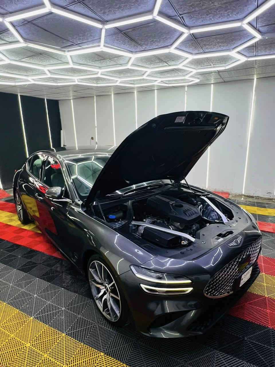 جينسيز G70 موديل 2023
السعر 175 وبيها مجال بسيط
محرك اربع سلندر. 2000 تيربو
فور ويل
ماشية 40 الف 
حادثها جاملغ وبنيد وخشم الجاملغ الخلفي
***********
المواصفات

• بصمة تشغيل
• تشغيل عن بعد
• كشنات تدفئة
• ستيرن كهربائي مع هيتر
• 5 وضعيات قيادة
Eco - Comfort - Sport - Sport Plus - Custom

• Auto Hold
• شحن وايرلس
• داخل أبيض جلد 
• شاشة كبيرة
• عدادات ديجيتال
• رادارات أمامية وخلفية وجانبية
• نظام تحديد المسار
• لايت LED أمامي وخلفي
• دخول ذكي مع إنارة ترحيب
• قيادة ذاتية
• مثبت سرعة مع تحديد مسار
• تحذير فتح الباب عند وجود سيارة قريبة
• قطعتين تبريد
• كشن السائق حضن بوضعية Sport و Sport Plus
• ماسحات أوتو تتحسس المطر
• نقطة عمياء
• شفتات ستيرن

