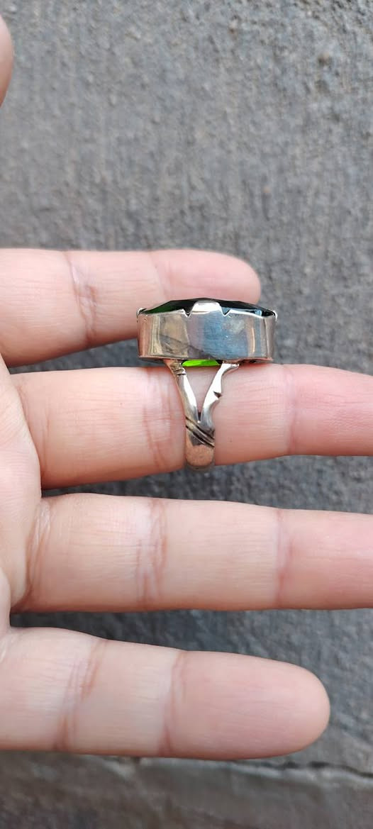 زبرجد روسي خشن صياغه يدويه ثقيل الفضه 925 جميل جداً
السعر خاص


**إذا كنت صاحب هذا الإعلان وتريد حذفه لأي سبب، رجاءا أرسل رسالة إلى الدعم الفني**