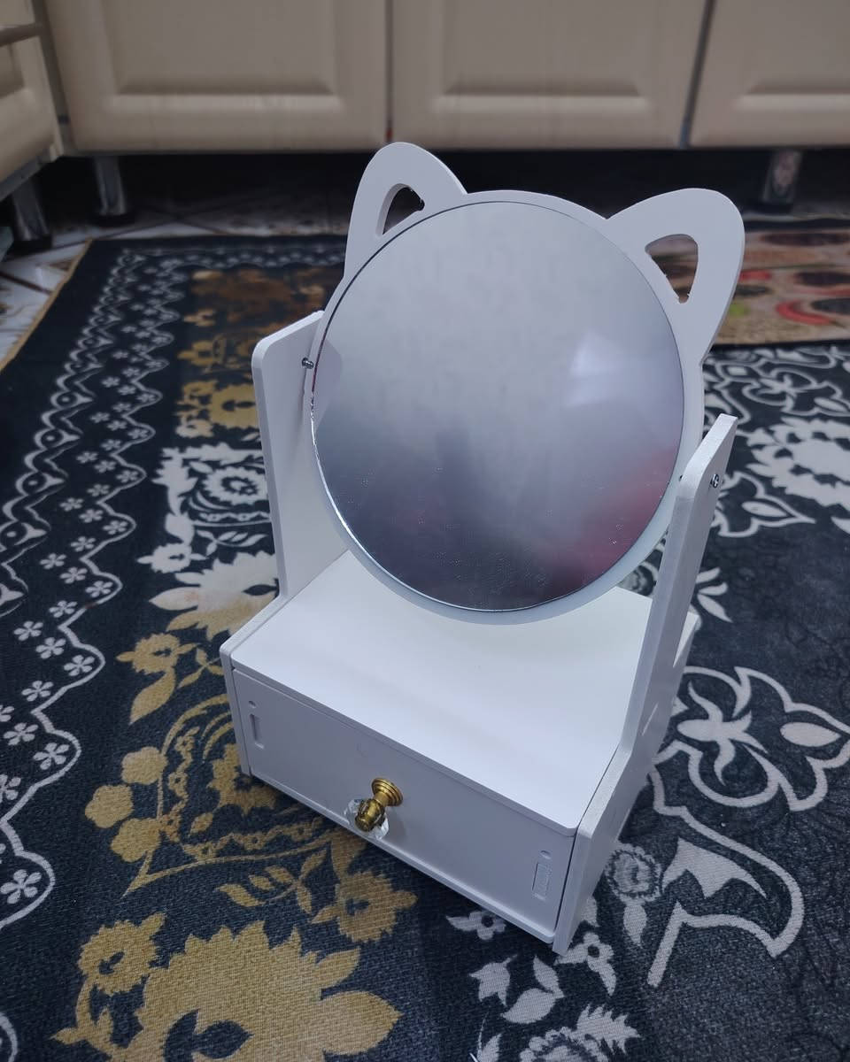 مرآة مكياج بيضاء على شكل أذني قطة مع درج خشبـي لتنظيم مستحضرات التجميل والمجوهرات. بسعر 10 الاف دينار


**إذا كنت صاحب هذا الإعلان وتريد حذفه لأي سبب، رجاءا أرسل رسالة إلى الدعم الفني**