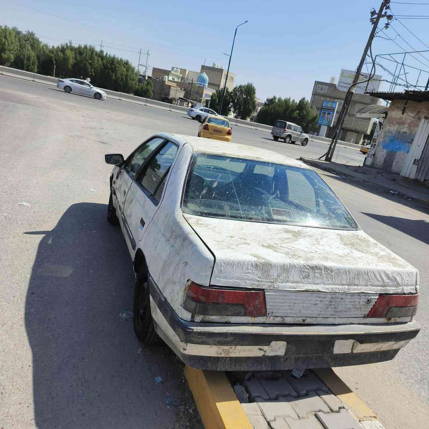 بيجو روّى مكينه كربلائي اوتماتيك شغاله وتمشي حدايه نضيفه غرفه نضيفه نقصه بس بطانه باب سايق    وجبنه مال مكينه ذب دهن وجاين مثقوب. دير راعيه بل كوفه شارع معمل بس ما واصله. سنويه ساقطه 2020 لوحه خلفيه ضايعه.  غرامه ولا ربع عليه.  ابيعك فقط مكاتبه وانطيك رقم الي شتريت منه ياخذك لراعيه بس ابيع بدون راعي سعر  10 قفل   *********** مكان نجف شارع مطحنه
