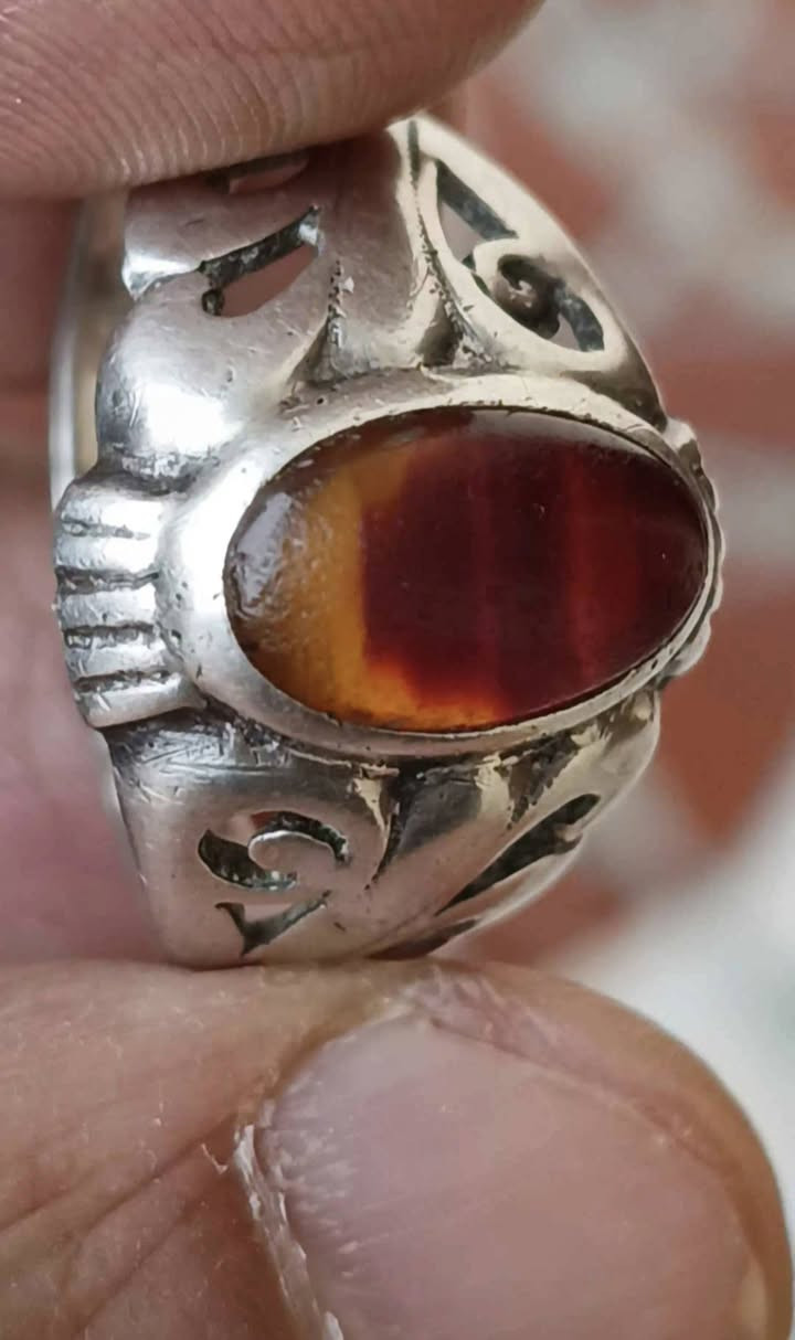 سلام عليكم اخوان محابس للبيع الشري الحقيقي يدخل خاص رجاء اخوي من الجميع السوك كلشي بي بس كدام عينك النداره والصياغه


**إذا كنت صاحب هذا الإعلان وتريد حذفه لأي سبب، رجاءا أرسل رسالة إلى الدعم الفني**