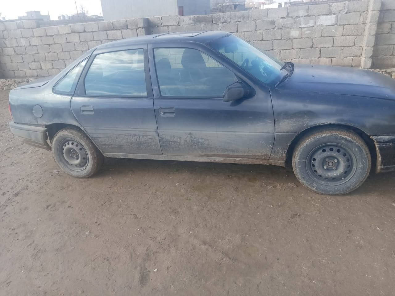 فكترا للبيع
اللون اسود (كحلي )
سنوية جديدة عظم تنتهي 2031 
رقم مسطرة 
للإستفسار أكثر على الرقم 
(***********)
