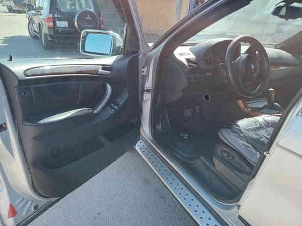 سلام عليكم بي ام اكس فايف موديل ٢٠٠١ مكينه 44 مي رقم بغداد مكان الصويره السعر ١٠٠ وبيه مجال قليل اتصل ***********
