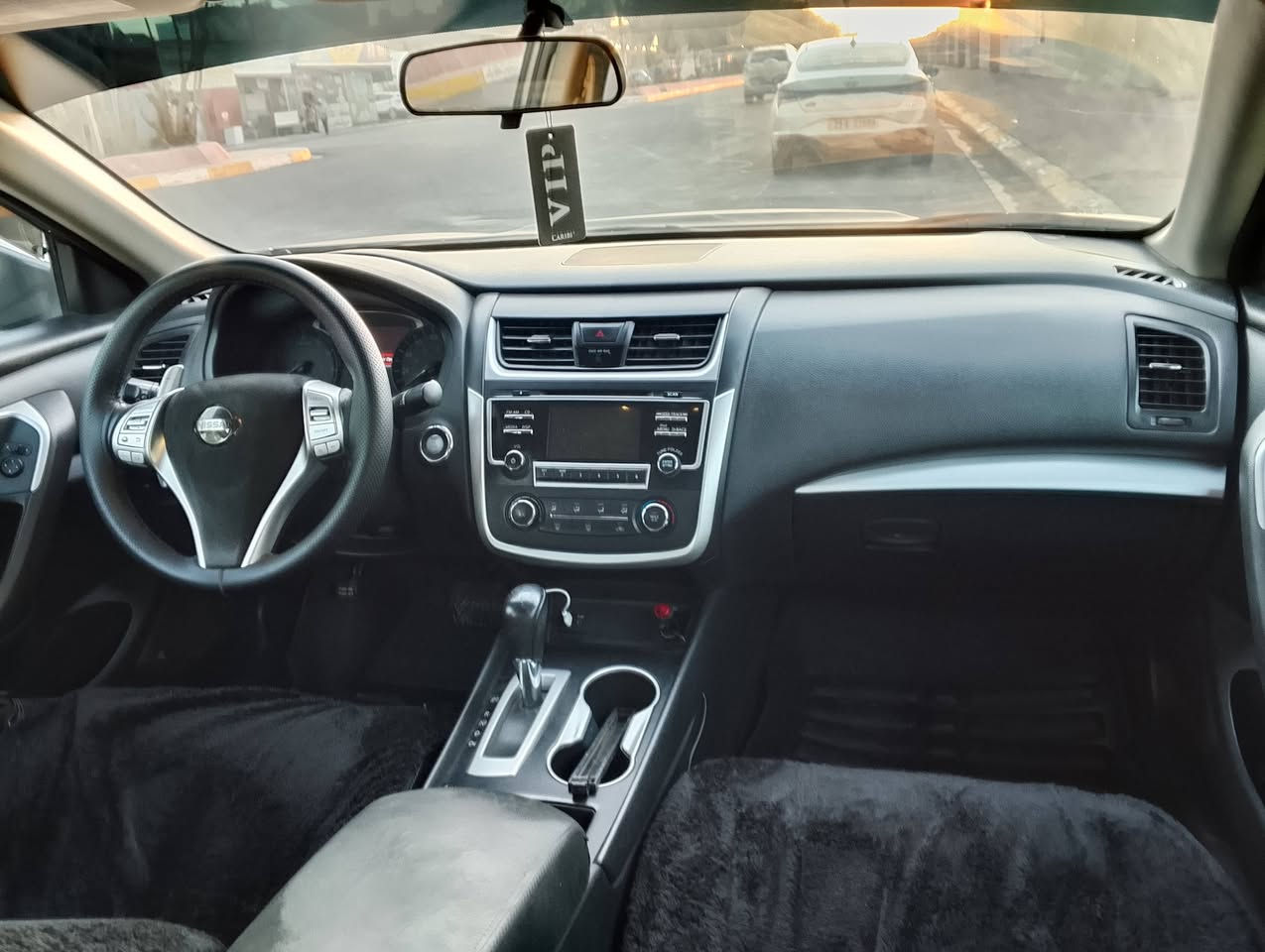 3 پارچە دوو دەرگای گۆراوە بیلاد لەگەڵ چاملغ دواوە لای سەکن  بێ ناو گردن و بێ ئێرباگ بێ تەرزە 
سەنەوی تازەیە تا 2029 
رۆنی هایدرۆلیک و مەکینە تازە گۆراوە 
134 mile رۆشتوە
کامل جوانکاری بۆکراوە 
-بەصمە و شەغالە
-تەحدید سورعە
-شەفتی سوکان
ناونیشان کەرکوك
سعر 128 و مەعامەلە
***********
