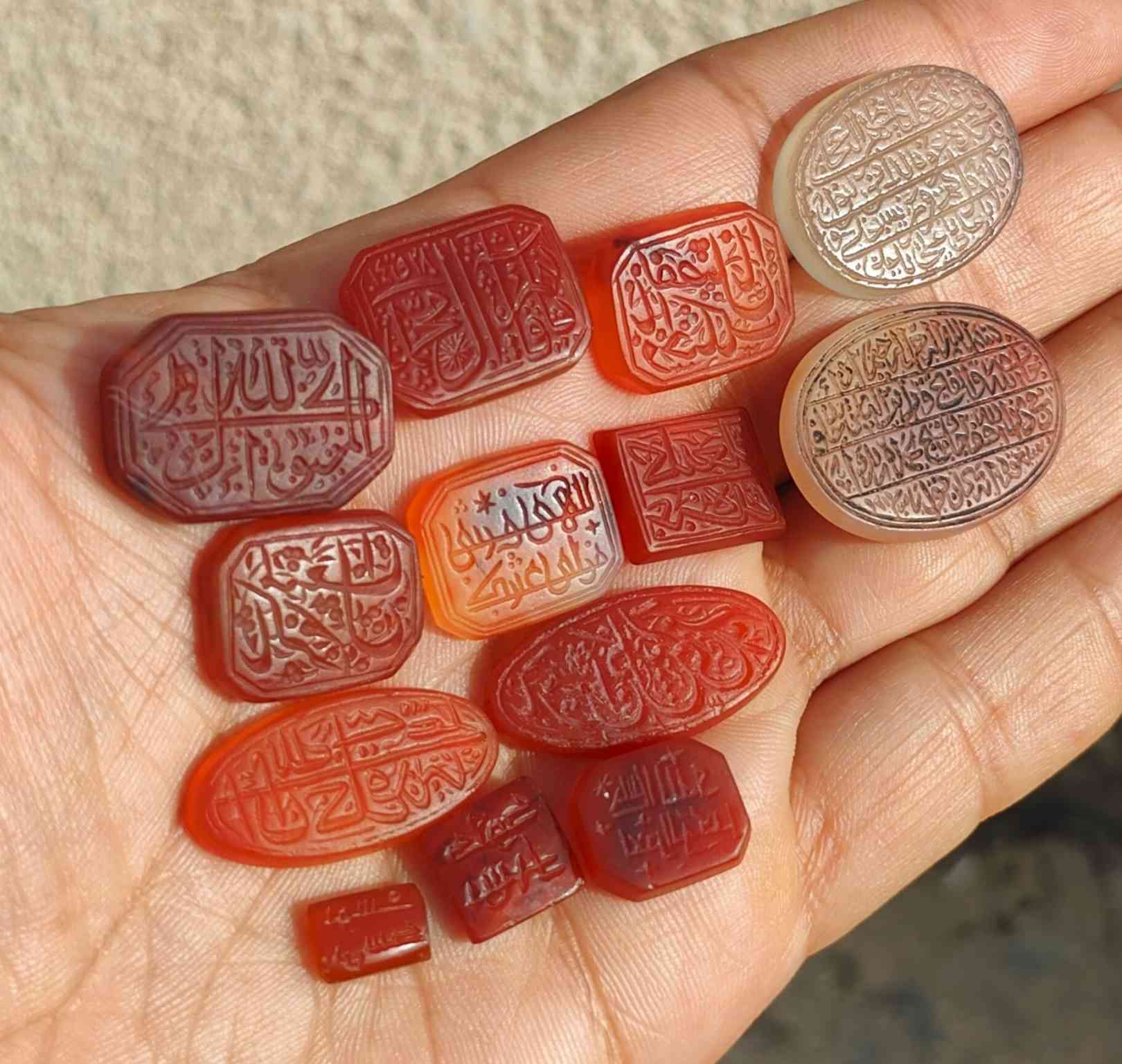 تخفيضات تخفيضات 
احجار يمانيات اصليات مخطوطات سعر القطعة 25 الف اقل طلب 4 قطع  السعر نهائي رجاء لاتكلي بيهن مجال 
***********++---++---***********
