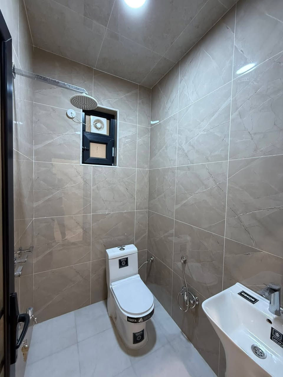 السلام عليكم 
خلفه سيراميك بورسلين مرمر
جداري وارضي
عمل درجى اولى
عملي #النجف #الكوفه
رقم واتساب فقط ***********
