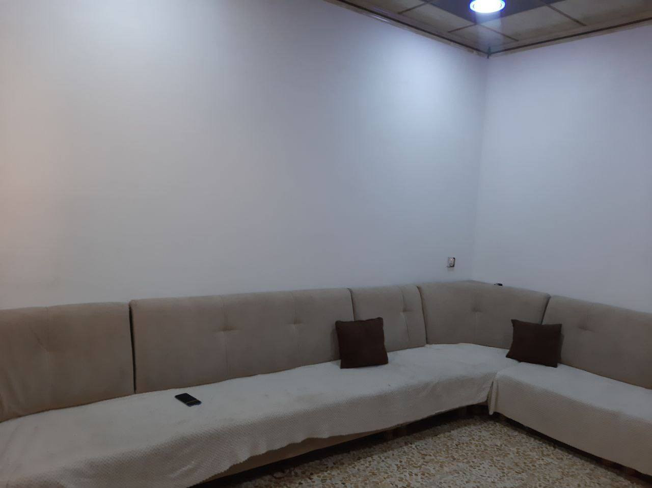 بيت  للبيع طابقين الاول كامل فول الثاني فقط لبخ جص فقط ملاحظه الجبهة ملبوخه كامله بس الصوره قديمه اشويا لتواصل خاص او رقم الهاتف او واتساب ***********
