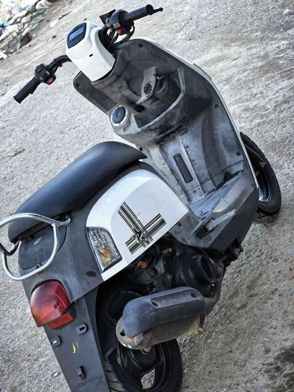 سلام عليكم درجة بوليس مديل2008 مكينه بلاد درجة ما ملعوب بيهه ليات زنون مكان بغدادرقمي 
*********** سعر900وبيهه مجال
