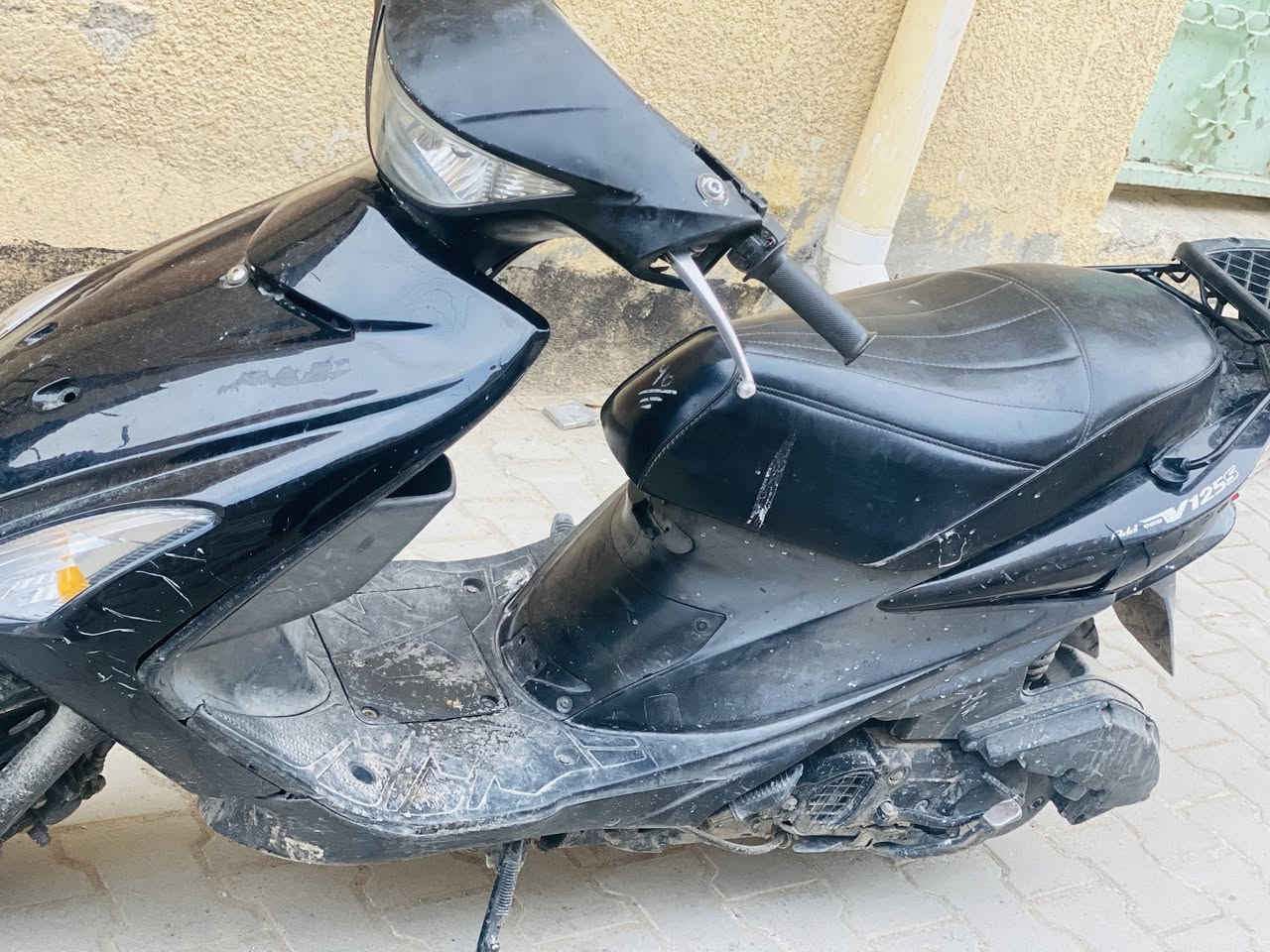 ادرس ياباني للبيع حديث مكينه مكفوله مامفتوحه دراجه حسب القناعه خير من الله كهربائيات كله شغاله لسعر خاص ***********
