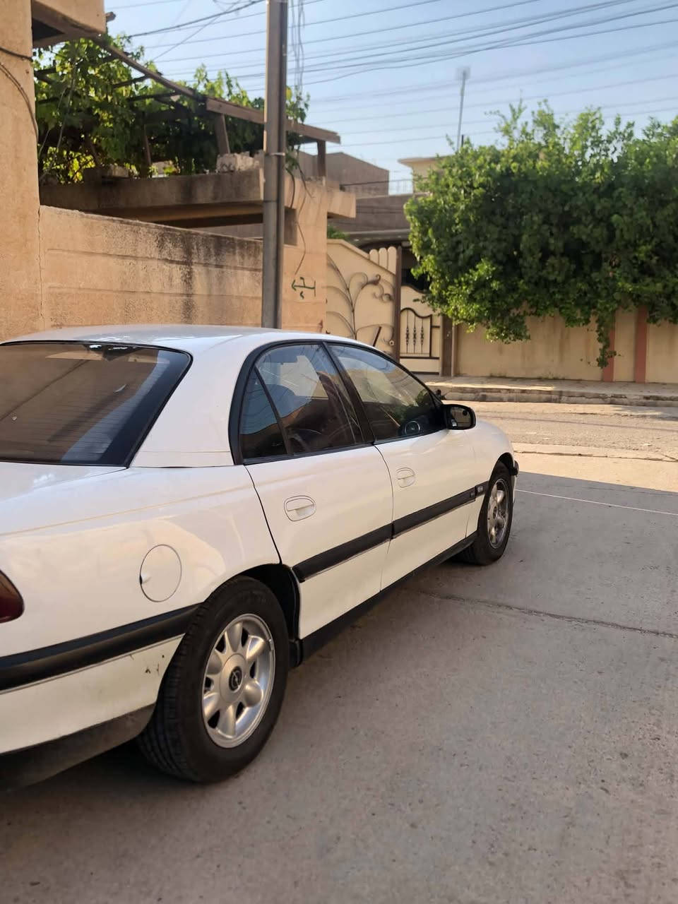 السلام عليكم
اوبل اوميكا بزون للبيع 
موديل 1997
محرك كبس 20 كير عادي 
سلايت 
كشنات كهرب كشنات جلد 
بطاين ابواب جلد 
جام امامي كهرب 
تبريد قطعتين  /يعوزو غاز فقط 
رقم اربيل مسطرة سنوية لل 2029
طخم امامي وخلفي  جديد
طخم تاير جديد
السعر 60 وبي مجال 
+964 776 884 1500
***********
