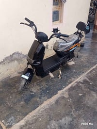 موطور شحن • ٤ بطاريات • قابل تفاوض