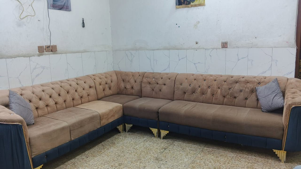 تخم ديوان 8 مقعد نظيف
  سعره 170 وبي مجال مكان
 البياع يوجد توصيل بكروه ب واتساب
 ***********
