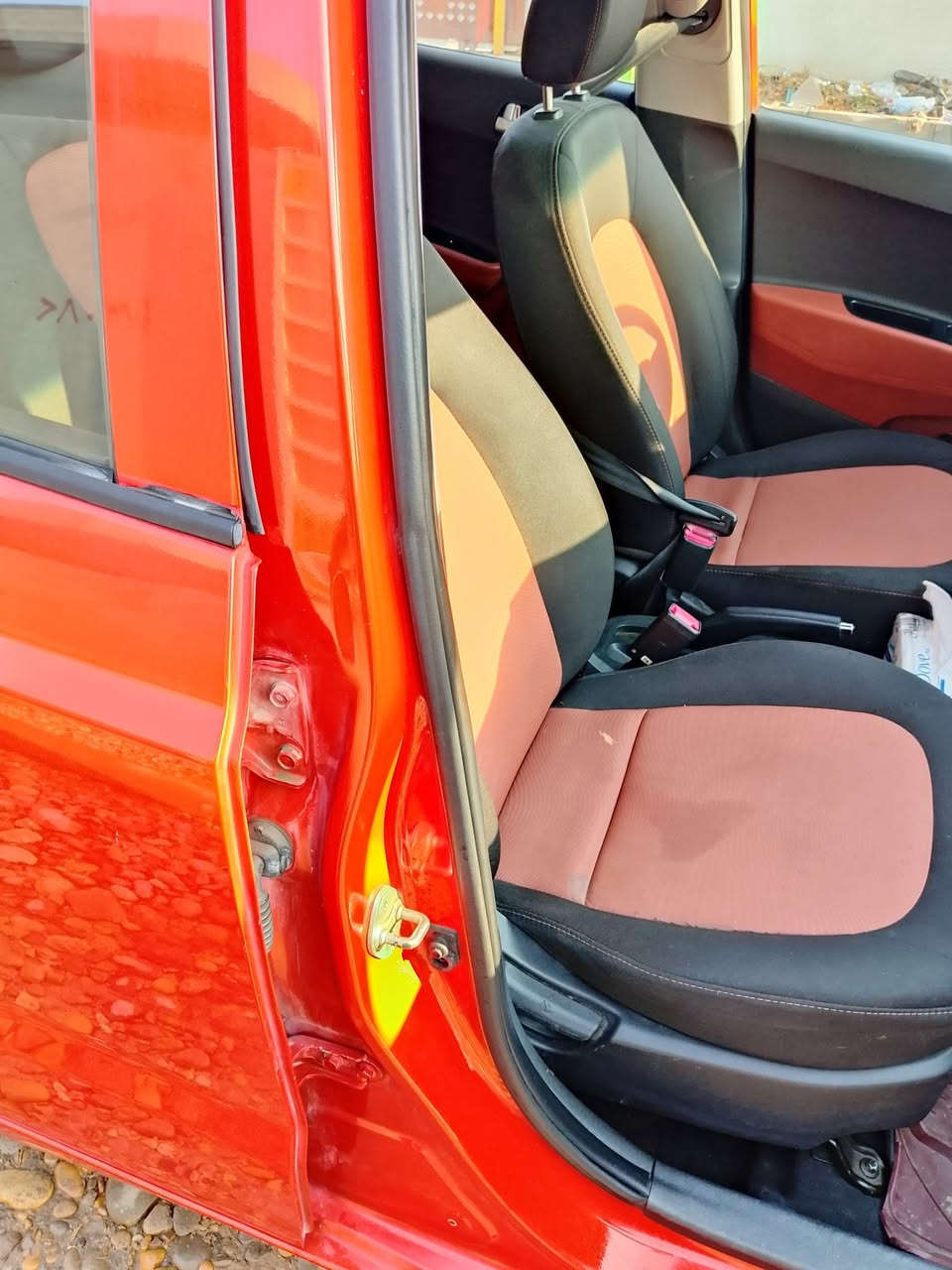 هونداي اي10موديل 20اللون برتقالي غير محدد ناقل حركه اوتماتيك سيارة نضيفه تدفئه تبريد شركه الملاحظات شخط تكحيل بسيط باب العبري للاستفسار الاتصال على الرقم ***********
