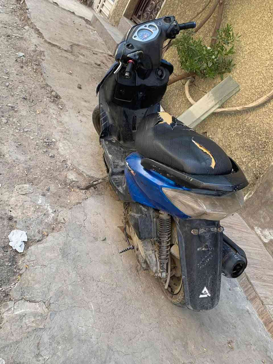 سنكز نثية ياباني ستاند حساس كفراتها تعبانه رايدها ب ٣٠٠ وبيها مجال  مكاني بغداد رقمي *********** متواجد فيس وعل الخط واتس اب
