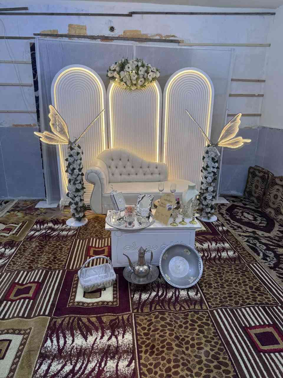 مكتب علاء الموسوي لتجهيز الكراسي والكوشات الأعراس وجادر المناسبات كافه *********** / ***********. 
يوجد لدينا توصيل كافه مناطق الدوره
