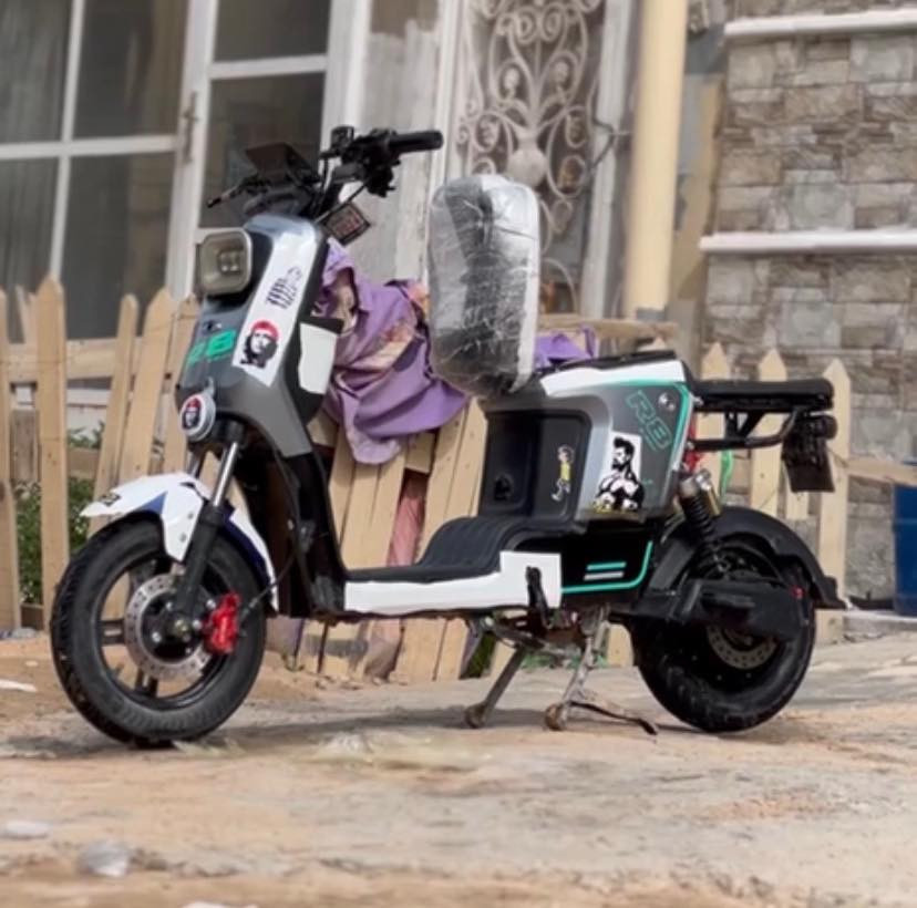 السلام عليكم
دراجة شحن R8  بطاريات بل جيس عل فحص نضافة فول
كلشي شغال برغي ماناقصة بلوتوث نضام R اشاير لايت عالي وناصي مكاني نجف السعر ٣٦٠     للتصال ***********
