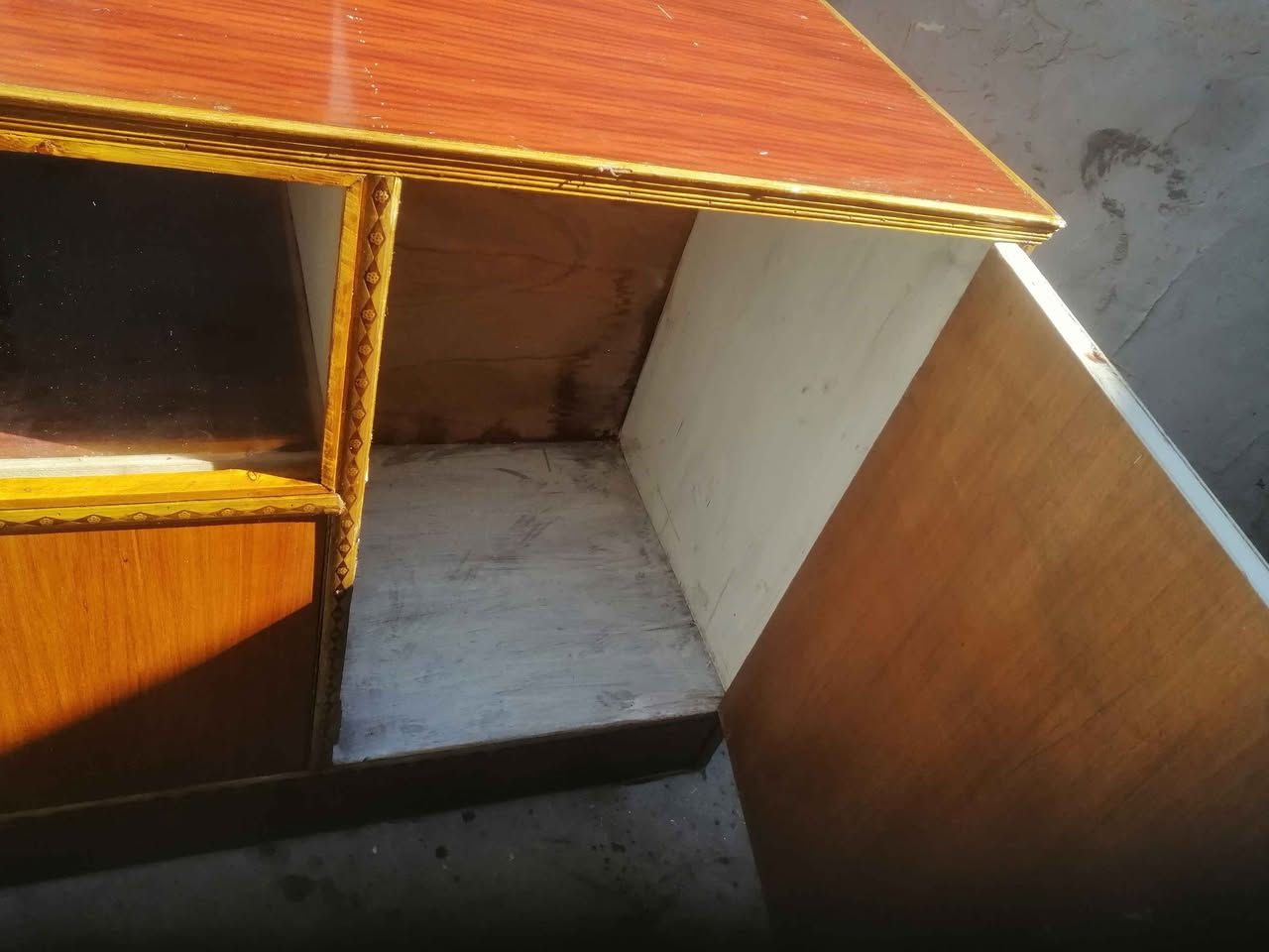 سلام عليكم من رخصة الادمن بوفيه مترين الا ١٤ سنتم سعره ١٣٥ مكانه كربلاء الاتصال على الرقم *********** *********** قريب شارع الحافظ عمود ١٣١ قرب دلالية الضياء كربلاء, العراق
