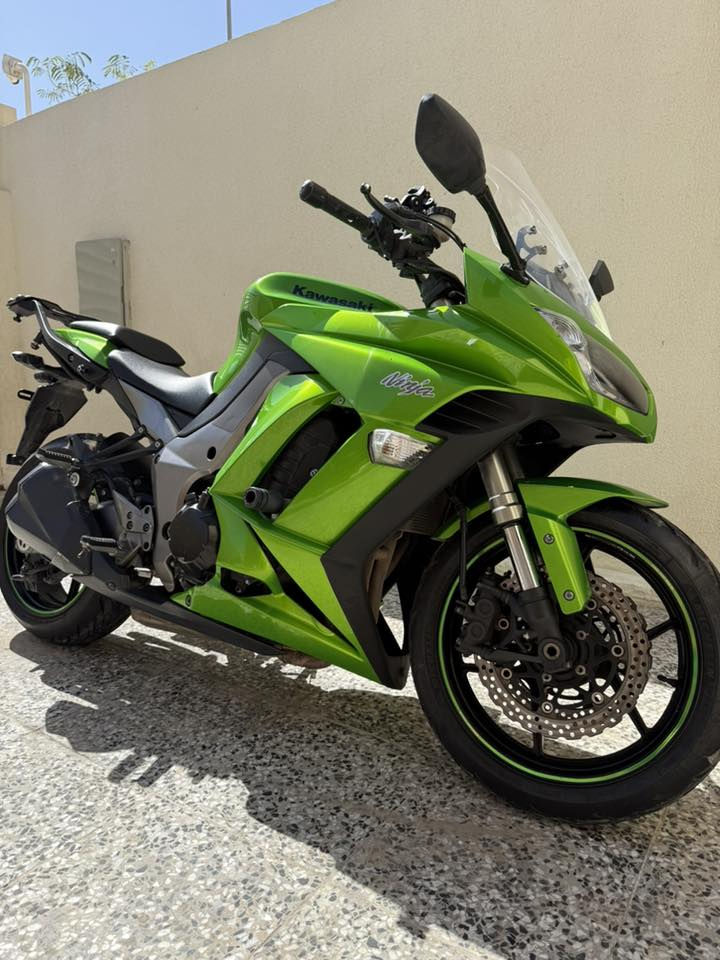 كوازاكي نينجا ٢٠١٦ محرك ١٠٠٠  حالة الوكالة مامفتوح بي برغي واحد بي فقط اشارة مكسورة وبعض الشخوط البسيطة في الكفرات لايت اصفر بلادي بدون رقم على حالته  من اليابان  
السعر ٥٠ ورقة قابل للتفاوض 
للتواصل الاتصال على الرقم
***********

