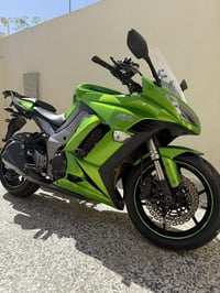 كوازاكي نينجا ٢٠١٦ محرك ١٠٠٠  حالة الوكالة مامفتوح بي برغي واحد بي فقط...