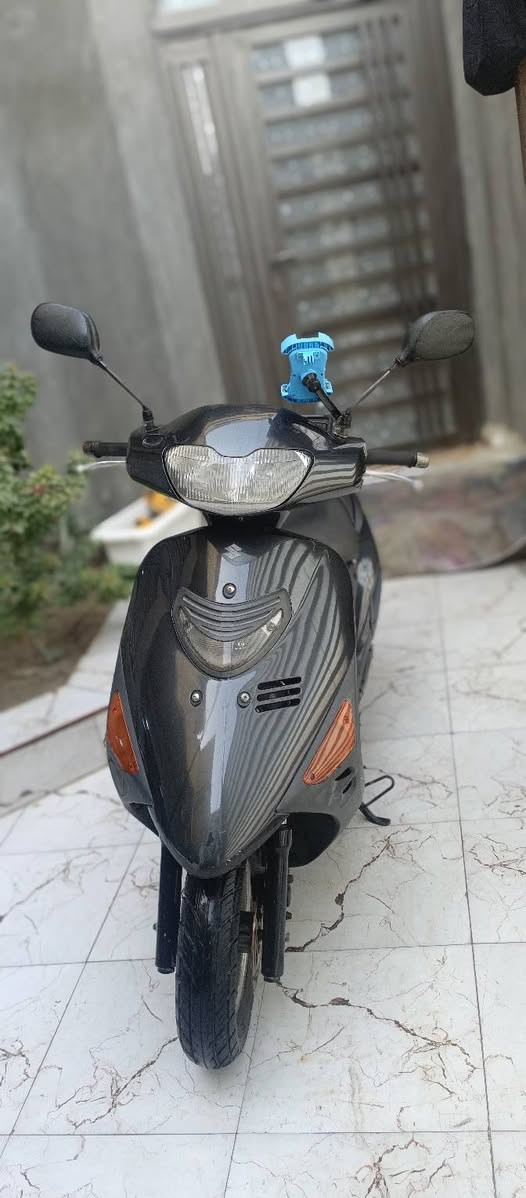 السلام عليكم دراجه سوزوكي (فكس تار ) مكينه 150 دراجه حلوه احلى من الصوره كهربائيات كله شغاله دراجه جديده ماشيه 9 تالاف السعر (950) وبيه مجال حگ الجيه 
***********
