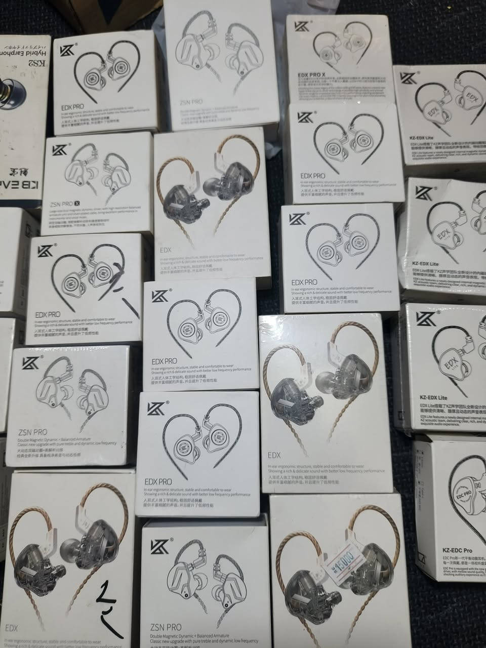 شلعه سماعات kz جديدات بيهن ٢٧ قطعه ، موجود جمله ومفرد واي شي تحتاجون تفضلو خاص وتدللون


**إذا كنت صاحب هذا الإعلان وتريد حذفه لأي سبب، رجاءا أرسل رسالة إلى الدعم الفني**