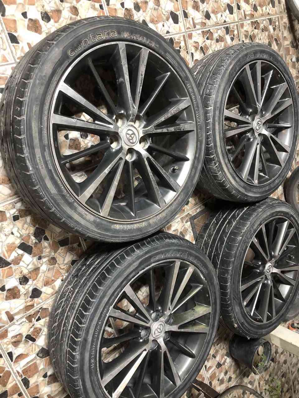 حجم ١٧ واحد من الويلات بيه لحيم من الخلف. والتايرات نص عمر ٢٠٠ الف بغداد غزاليه ***********
